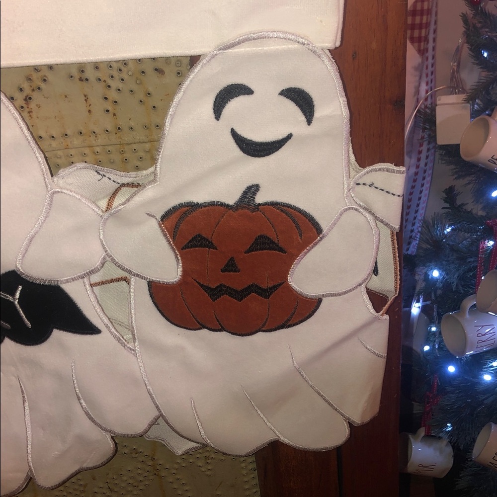 Envogue Feelin' Spooky Embroidered Mantel Scarf with Ghost Design - Picture 7 of 8